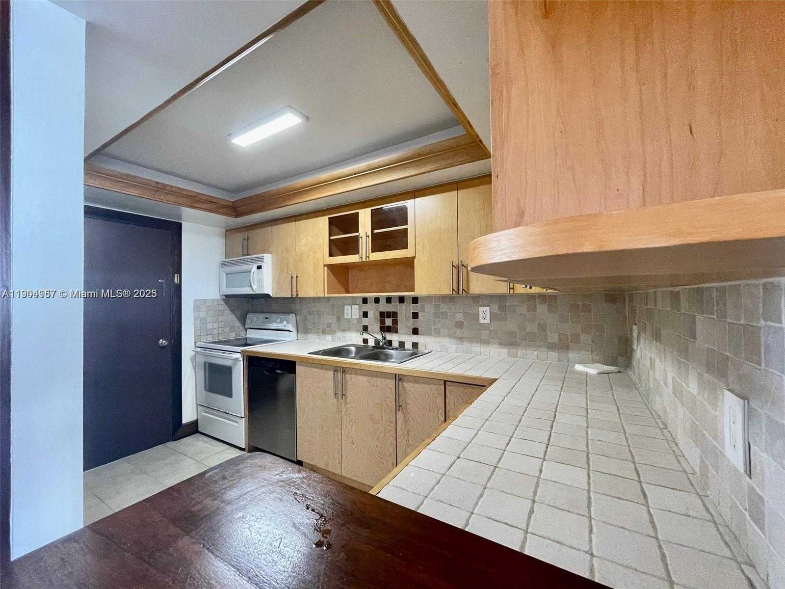 Small Image of 18071 BISCAYNE BLVD #1102, Aventura Number 12