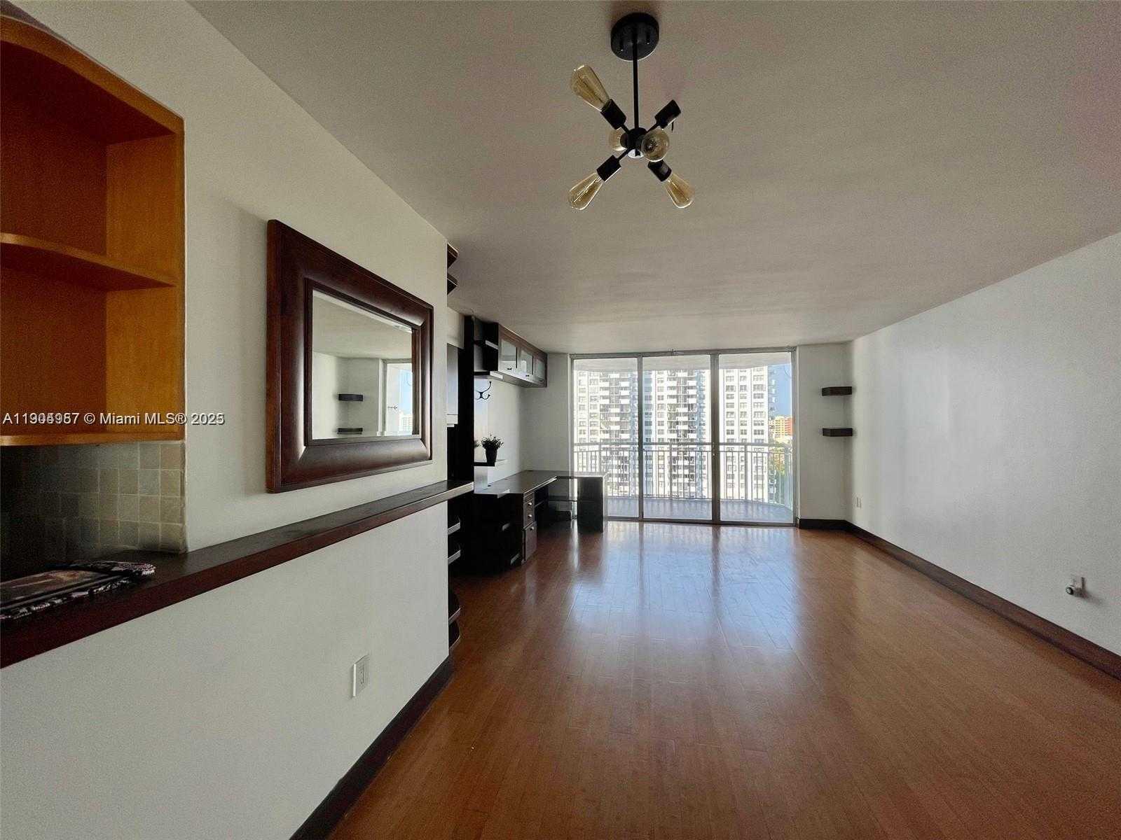 Small Image of 18071 BISCAYNE BLVD #1102, Aventura Number 4