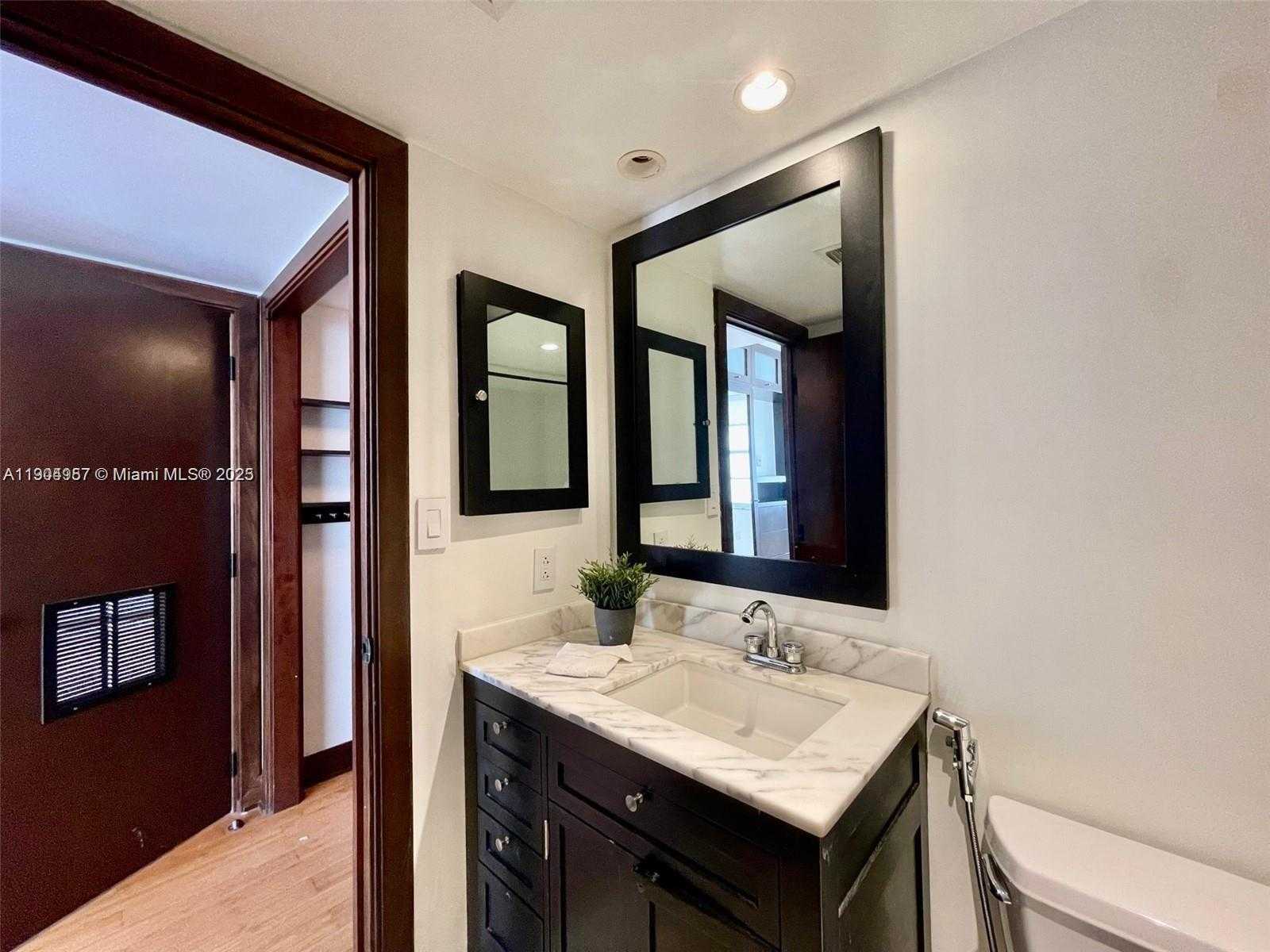 Small Image of 18071 BISCAYNE BLVD #1102, Aventura Number 7
