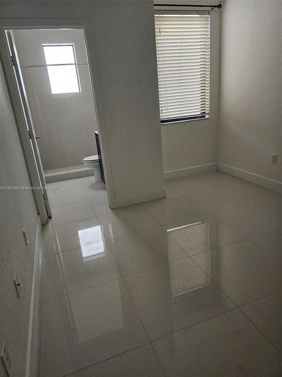 Small Image of 416 SOUTH WEST 91ST AVE #416, Miami Number 17