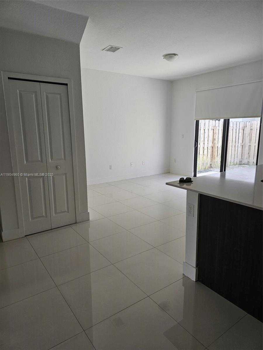 Small Image of 416 SOUTH WEST 91ST AVE #416, Miami Number 6