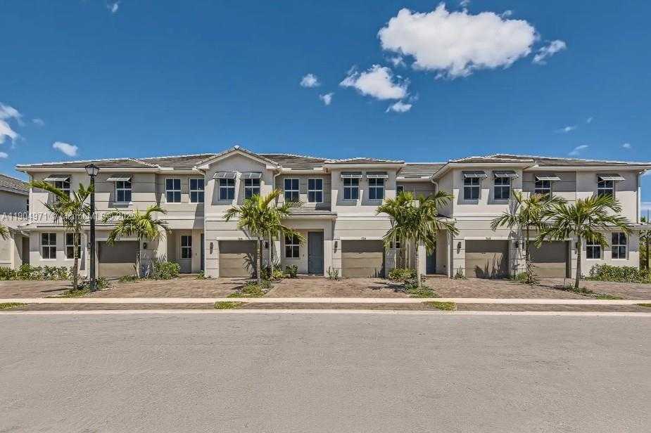 Small Image of 117 SOUTH WEST 170TH AVE #117, Pembroke Pines Number 2