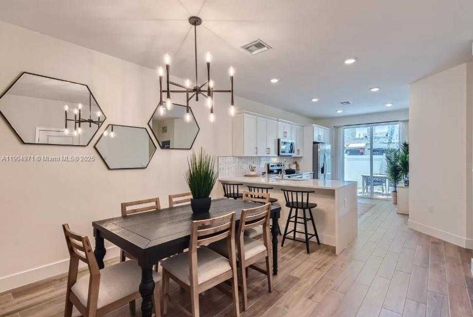 Small Image of 117 SOUTH WEST 170TH AVE #117, Pembroke Pines Number 4