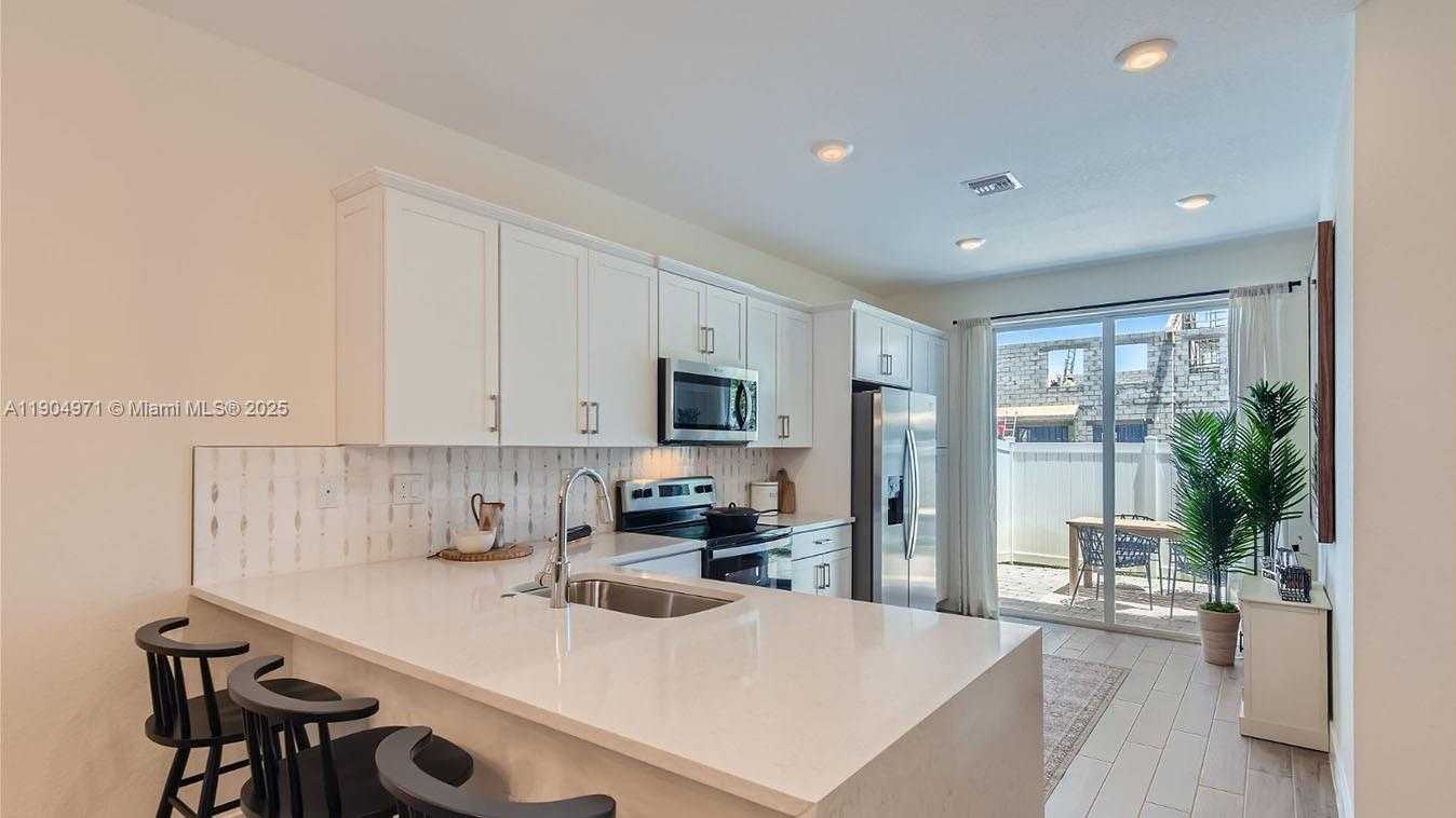 Small Image of 117 SOUTH WEST 170TH AVE #117, Pembroke Pines Number 5