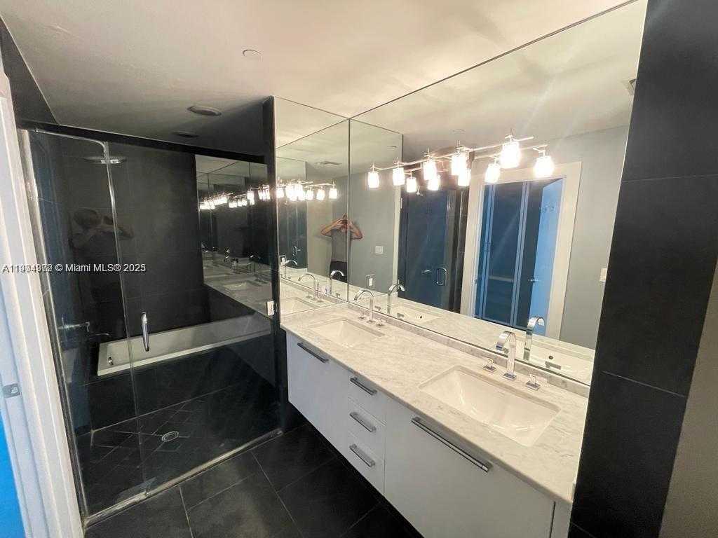 Small Image of 900 BISCAYNE BLVD #4112, Miami Number 7
