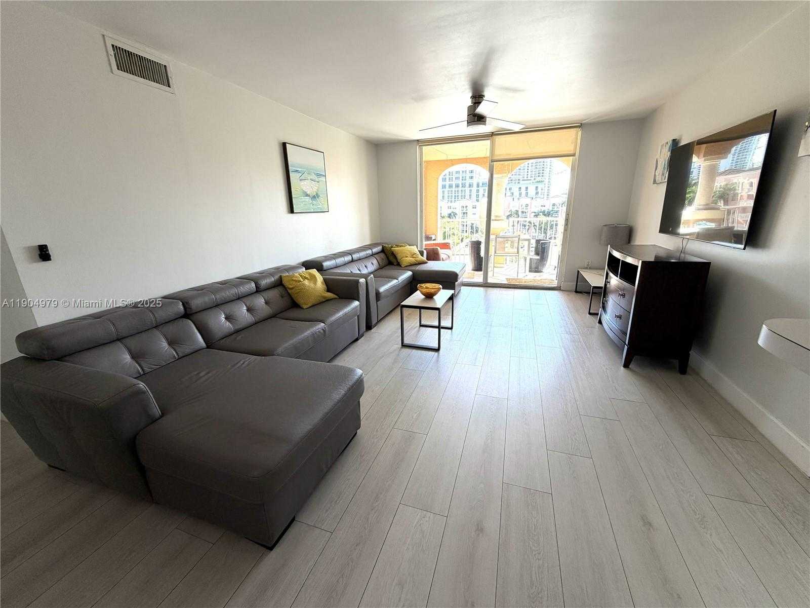 Small Image of 19701 EAST COUNTRY CLUB DR #5601, Aventura Number 5