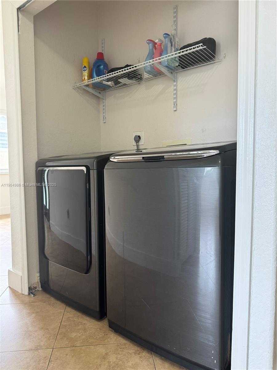 Small Image of 2875 WEST 72ND TER, Hialeah Number 16