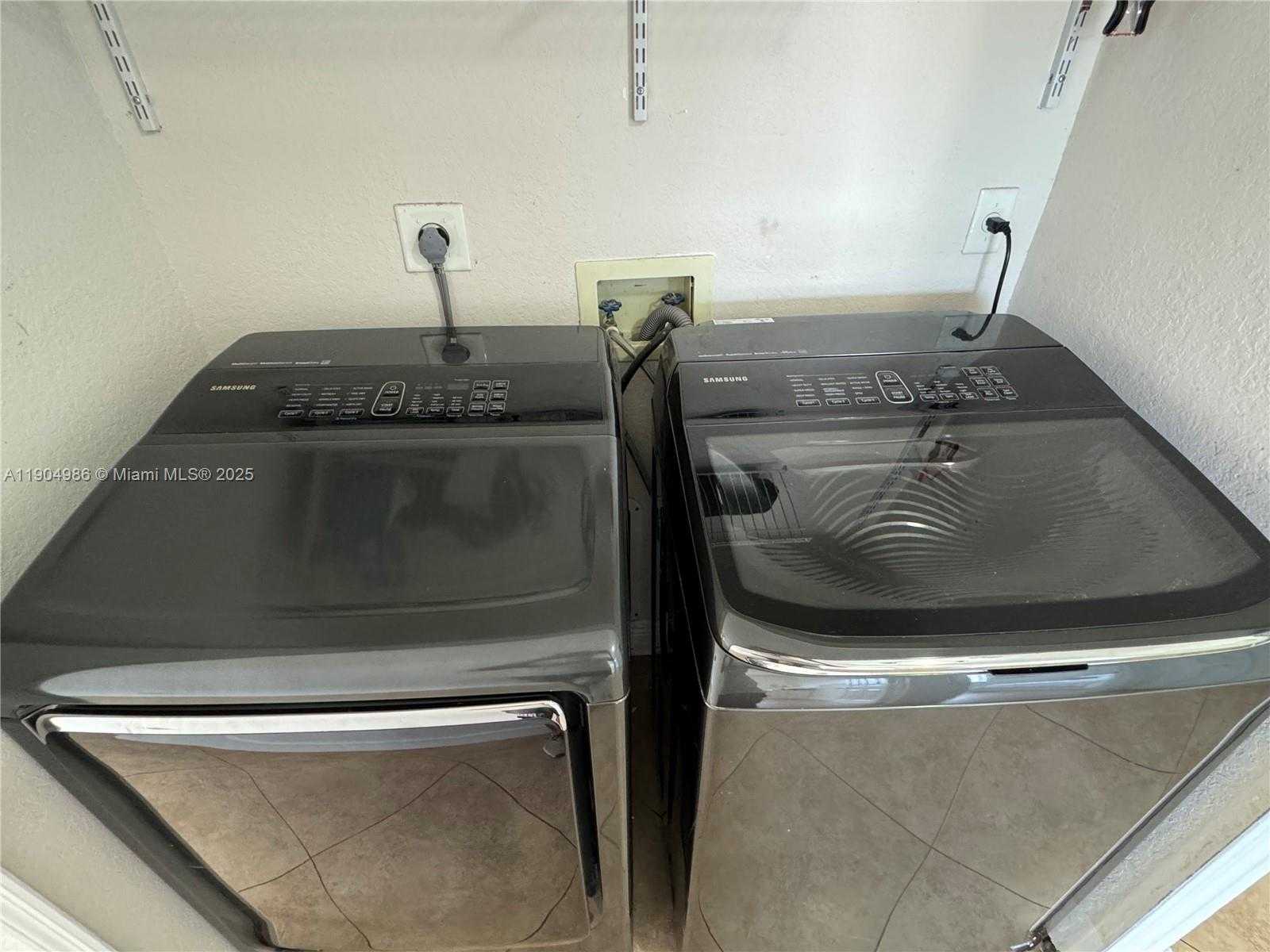 Small Image of 2875 WEST 72ND TER, Hialeah Number 17