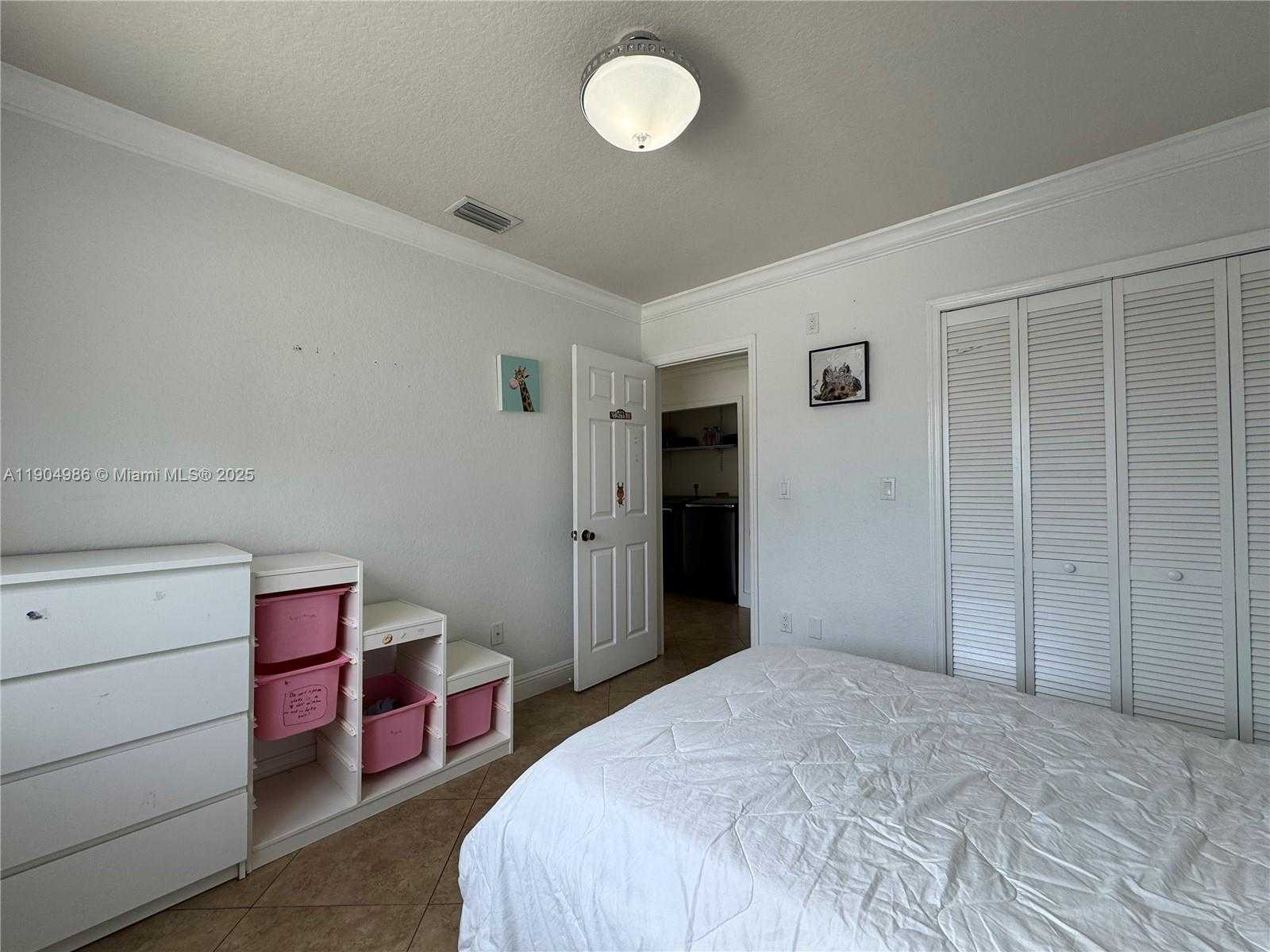 Small Image of 2875 WEST 72ND TER, Hialeah Number 22