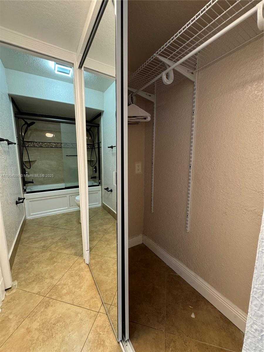 Small Image of 2875 WEST 72ND TER, Hialeah Number 31