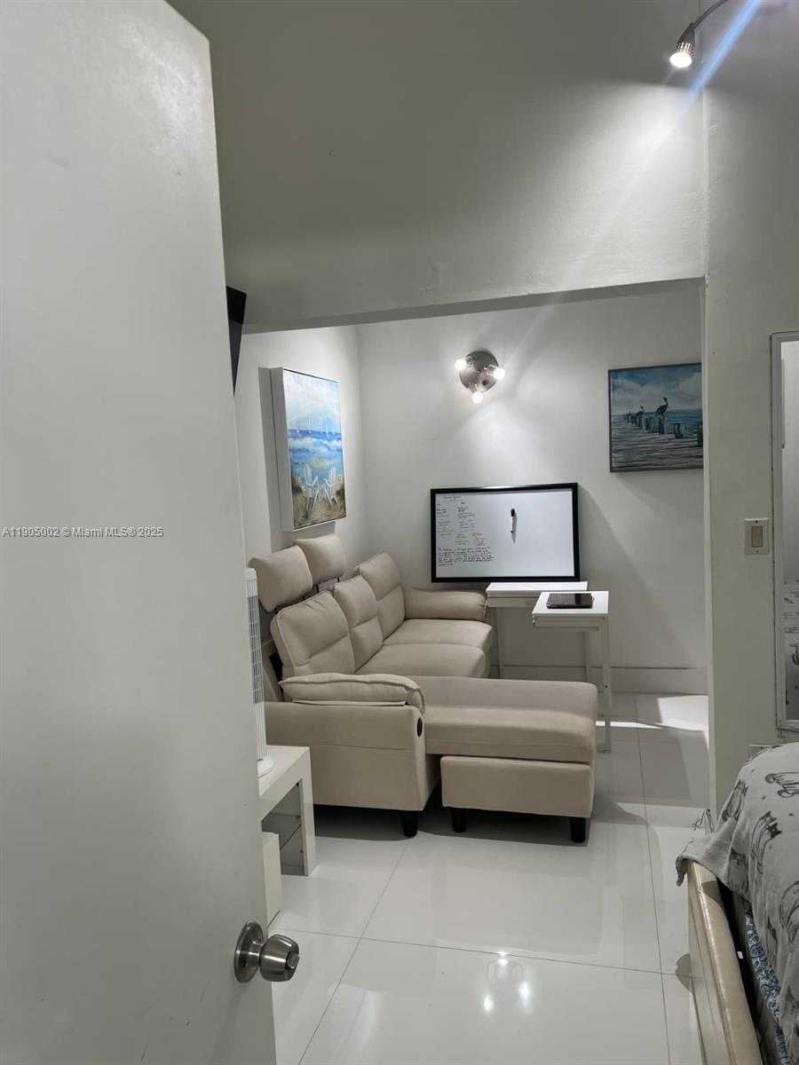 Small Image of 246 POINCIANA DR #504, Sunny Isles Beach Number 3
