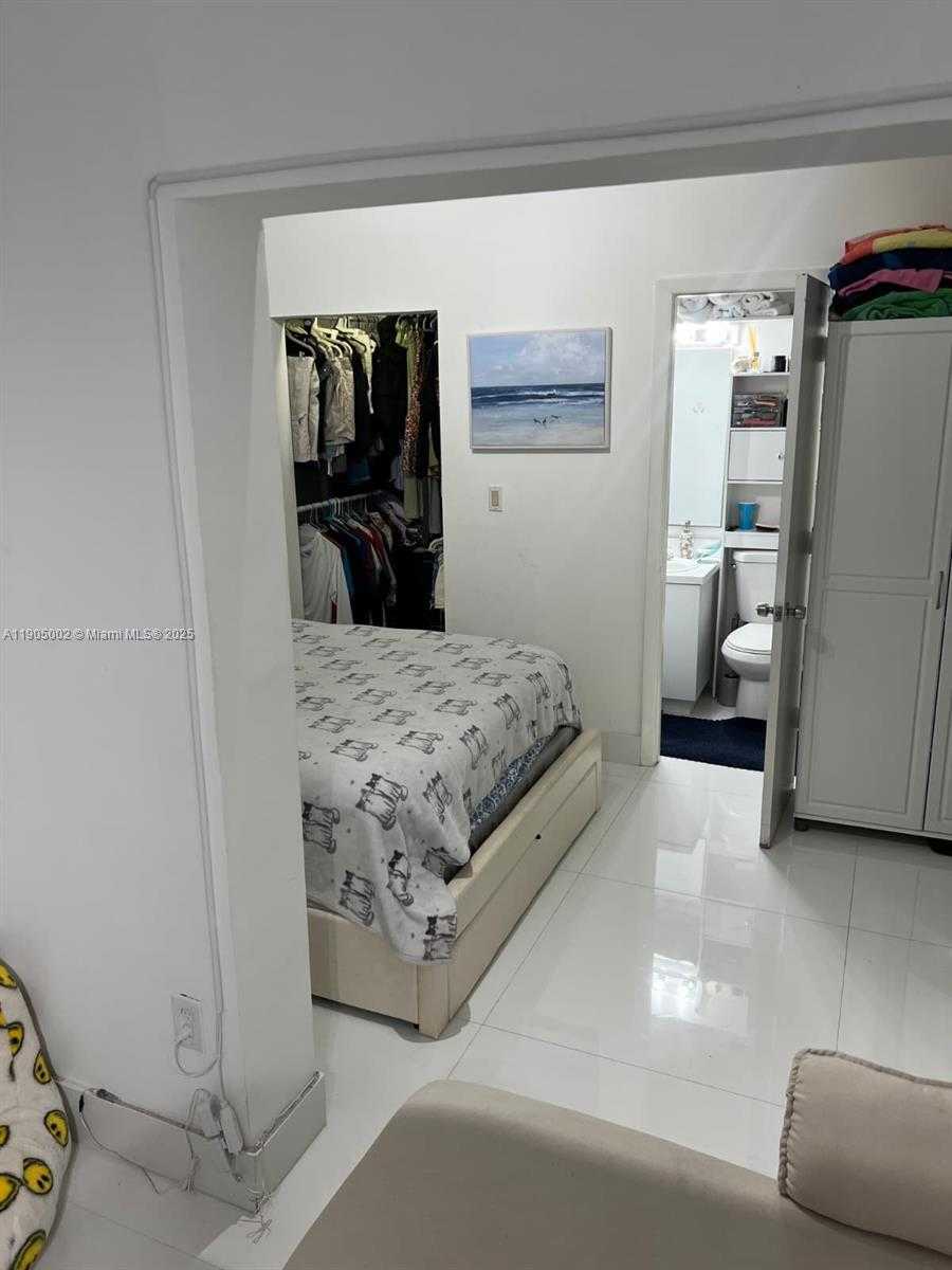 Small Image of 246 POINCIANA DR #504, Sunny Isles Beach Number 4