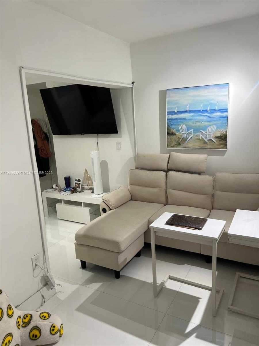 Small Image of 246 POINCIANA DR #504, Sunny Isles Beach Number 5