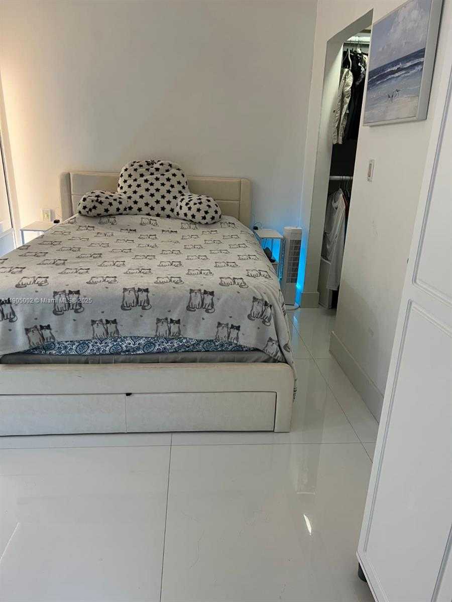 Small Image of 246 POINCIANA DR #504, Sunny Isles Beach Number 6