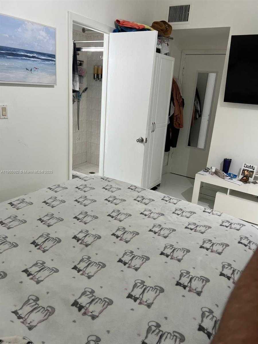 Small Image of 246 POINCIANA DR #504, Sunny Isles Beach Number 9