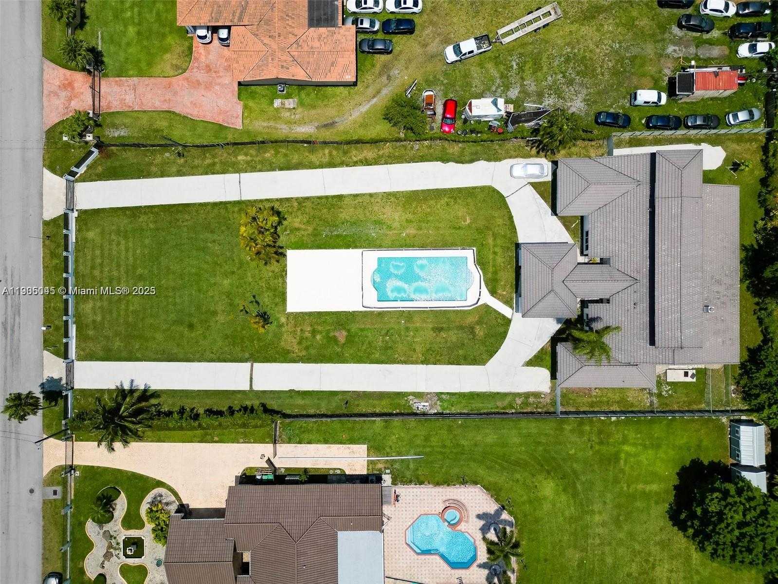 Small Image of 425 SOUTH WEST 129TH AVE, Miami Number 1