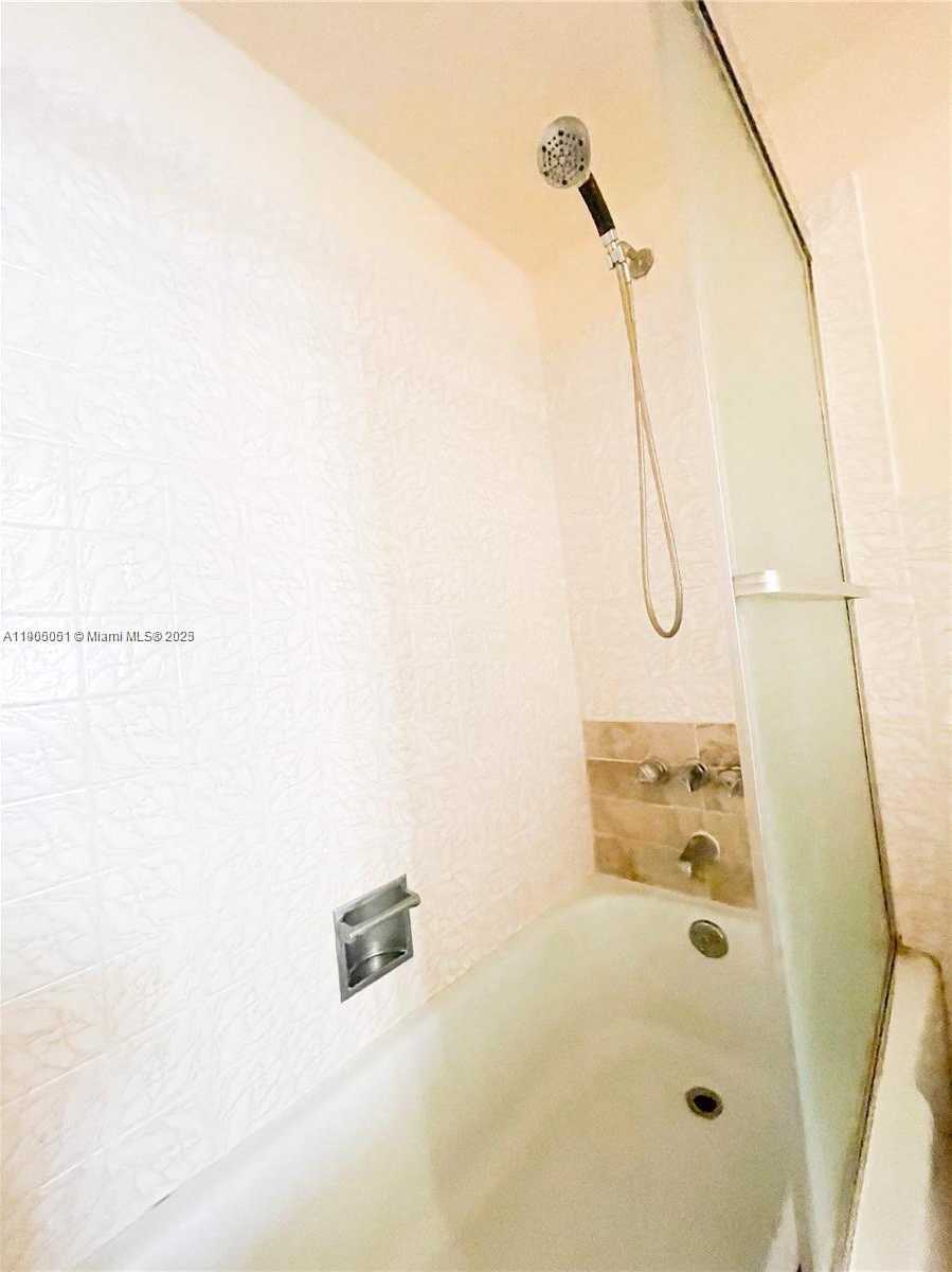 Small Image of 1817 SOUTH OCEAN DR #922, Hallandale Beach Number 12