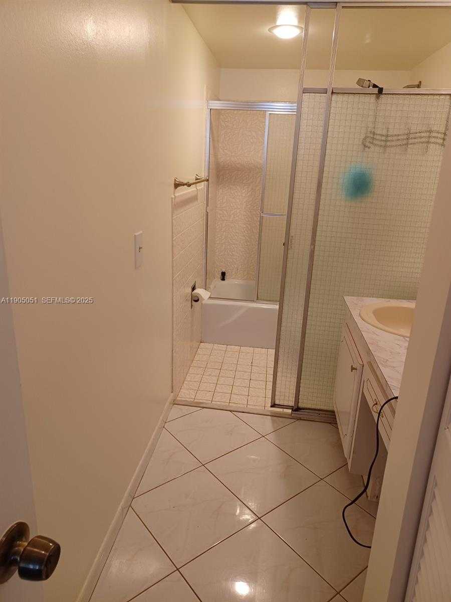 Small Image of 1817 SOUTH OCEAN DR #922, Hallandale Beach Number 29