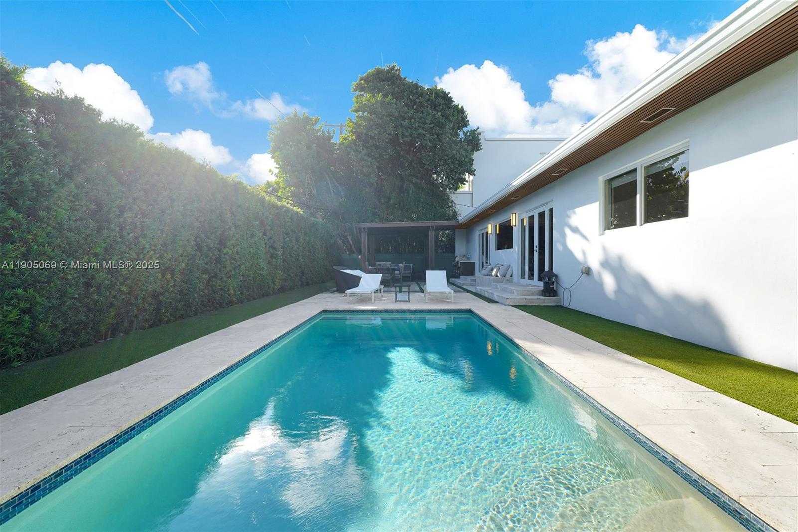 Small Image of 397 HARBOR CT, Key Biscayne Number 1