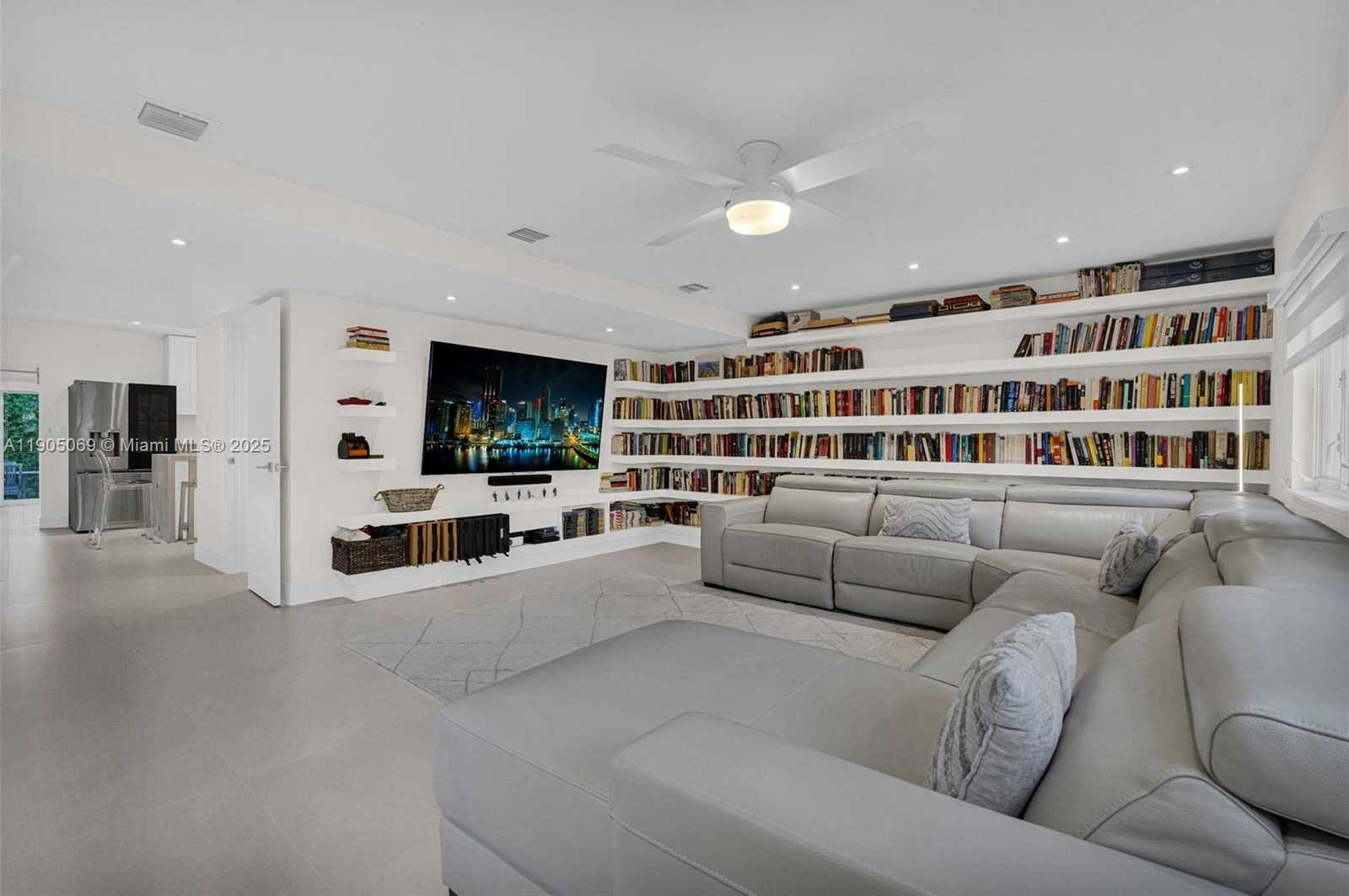 Small Image of 397 HARBOR CT, Key Biscayne Number 19