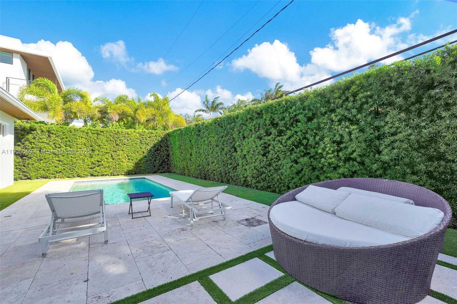 Small Image of 397 HARBOR CT, Key Biscayne Number 2