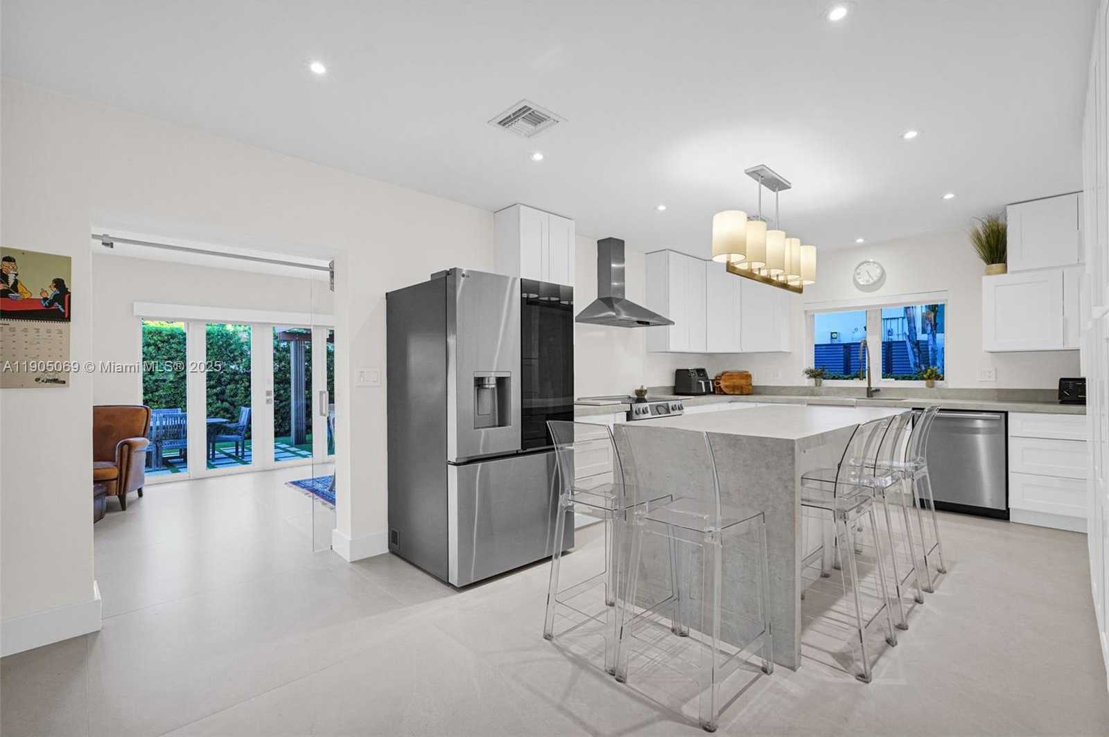 Small Image of 397 HARBOR CT, Key Biscayne Number 20