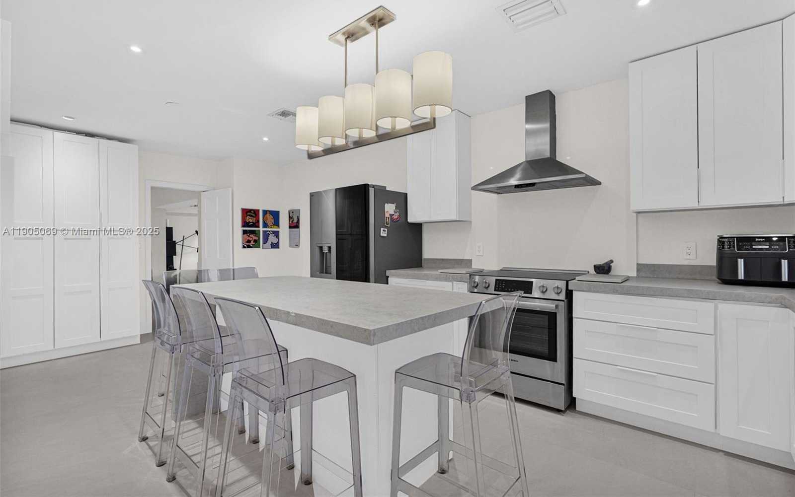 Small Image of 397 HARBOR CT, Key Biscayne Number 21