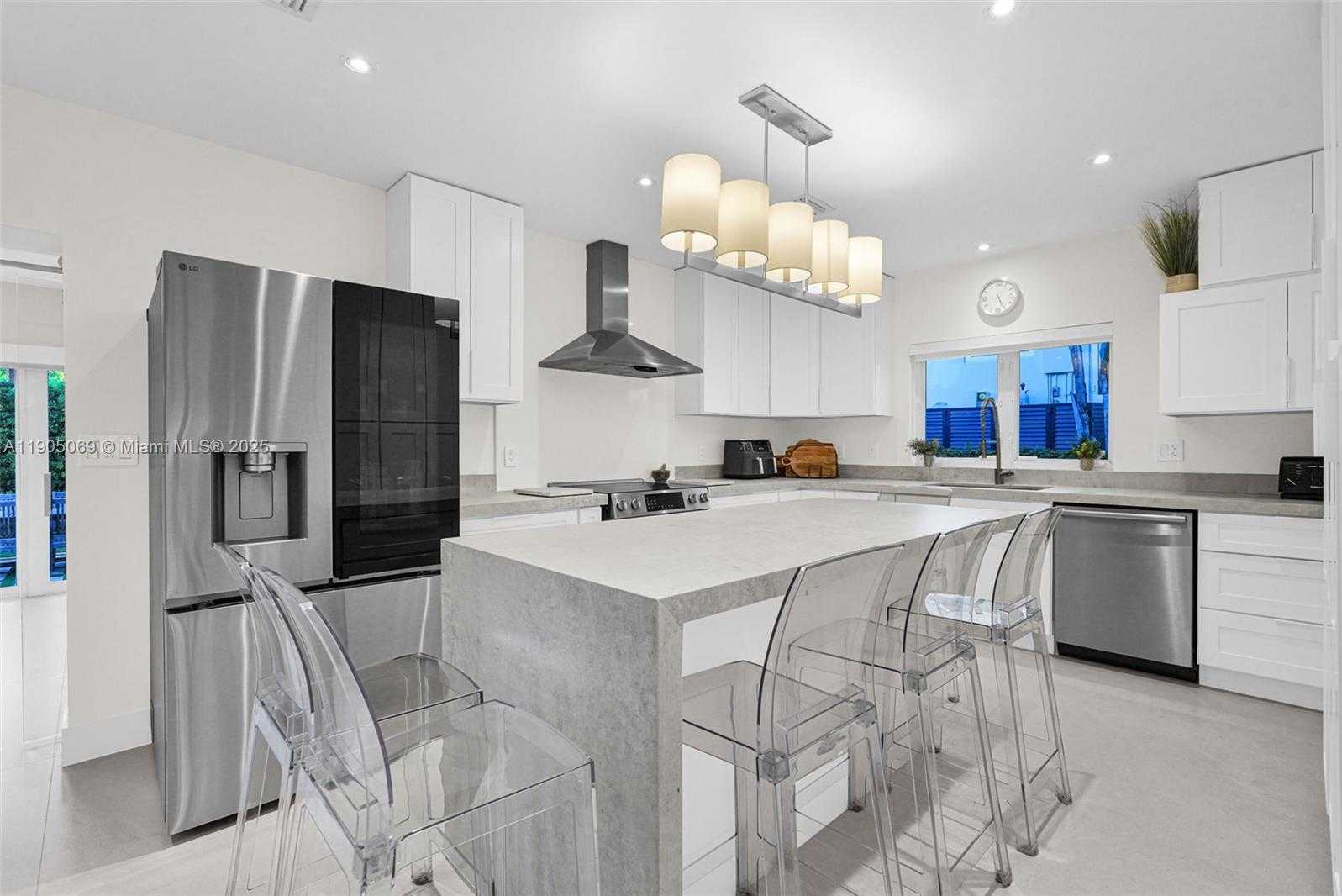 Small Image of 397 HARBOR CT, Key Biscayne Number 22