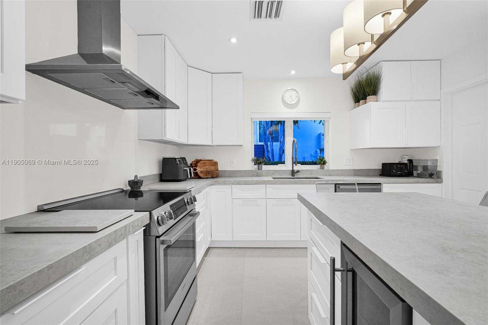 Small Image of 397 HARBOR CT, Key Biscayne Number 23