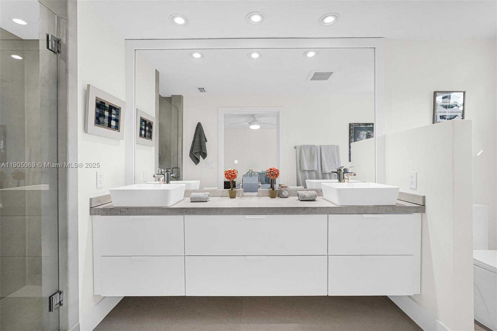 Small Image of 397 HARBOR CT, Key Biscayne Number 26