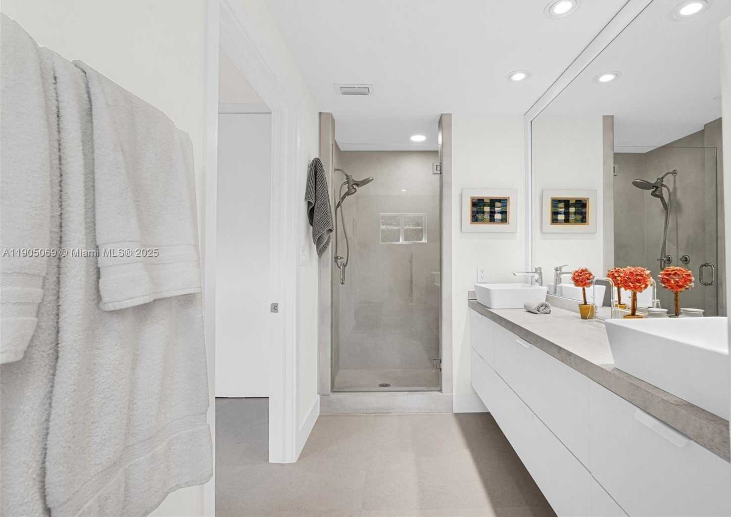 Small Image of 397 HARBOR CT, Key Biscayne Number 27