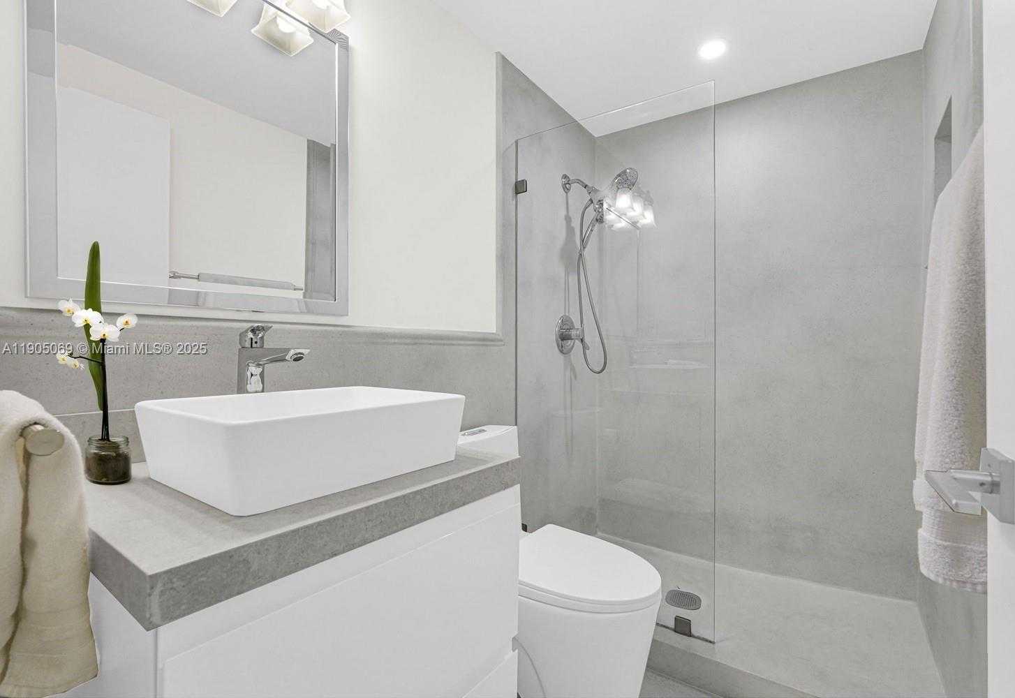 Small Image of 397 HARBOR CT, Key Biscayne Number 32