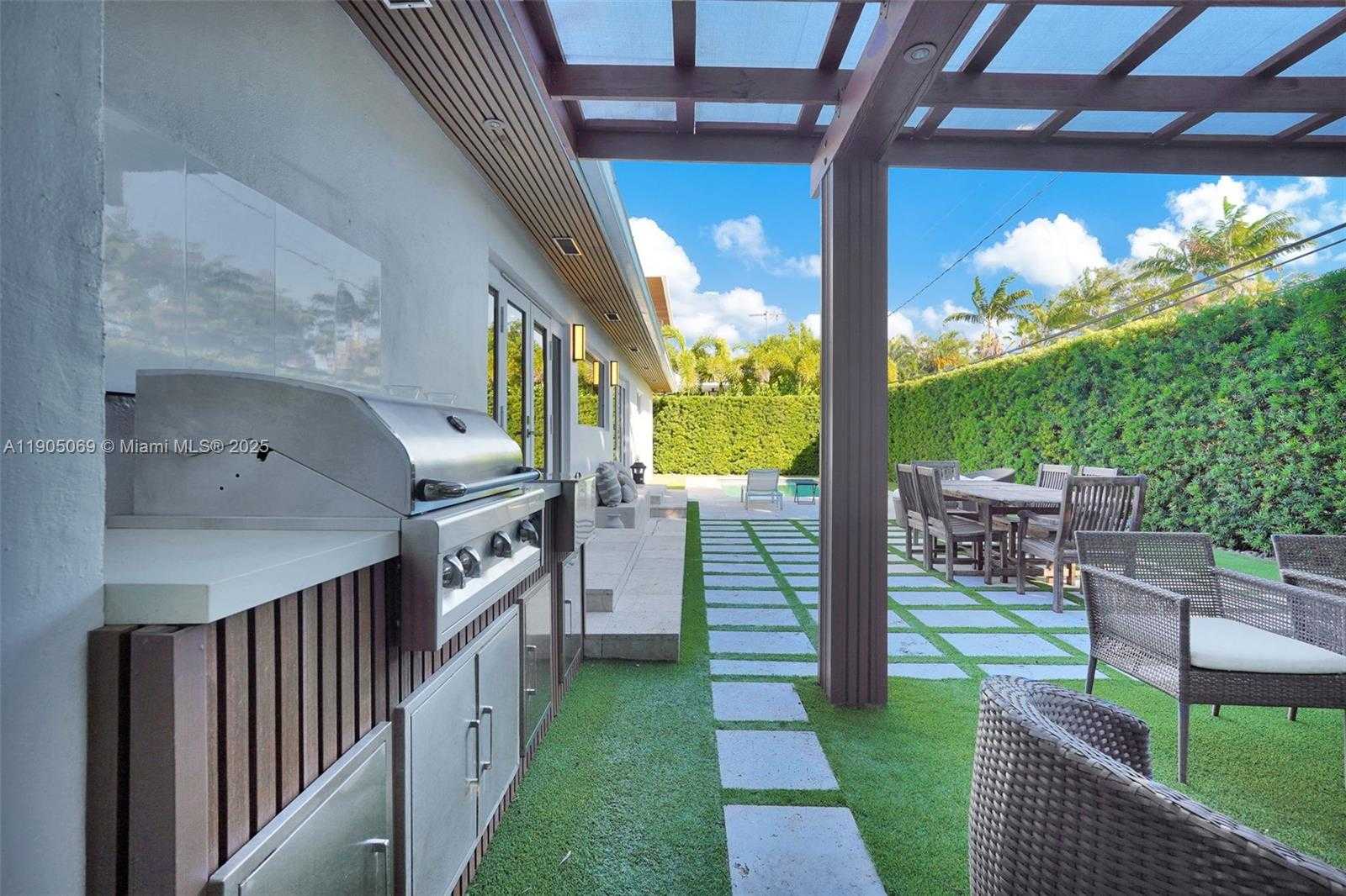 Small Image of 397 HARBOR CT, Key Biscayne Number 34