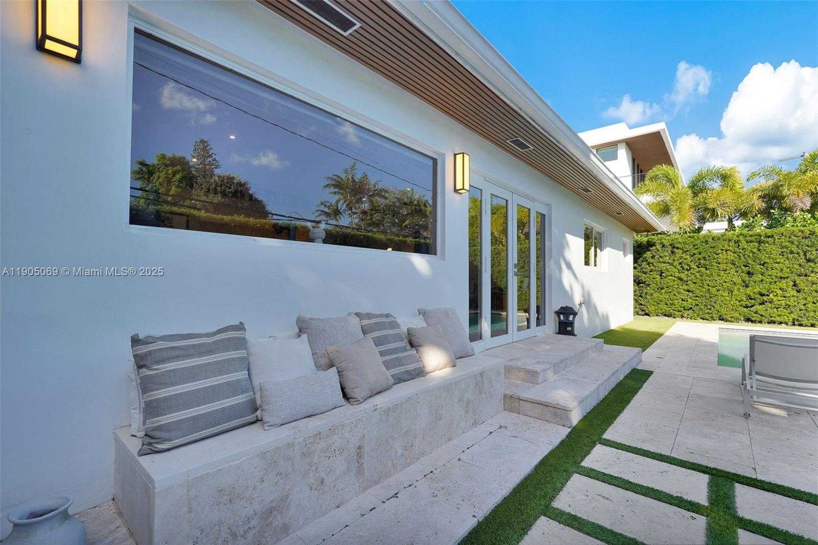 Small Image of 397 HARBOR CT, Key Biscayne Number 35