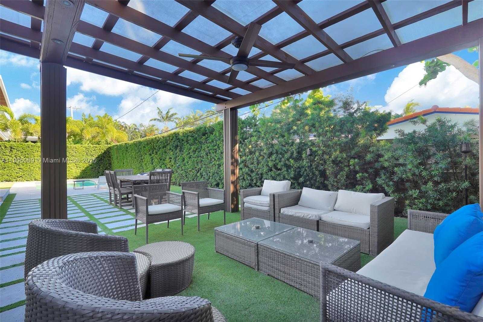 Small Image of 397 HARBOR CT, Key Biscayne Number 36