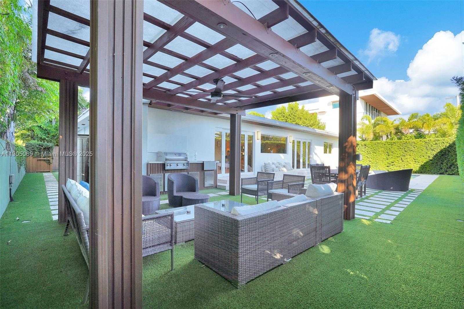 Small Image of 397 HARBOR CT, Key Biscayne Number 37