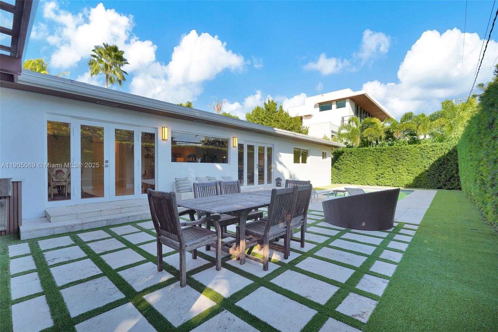 Small Image of 397 HARBOR CT, Key Biscayne Number 38