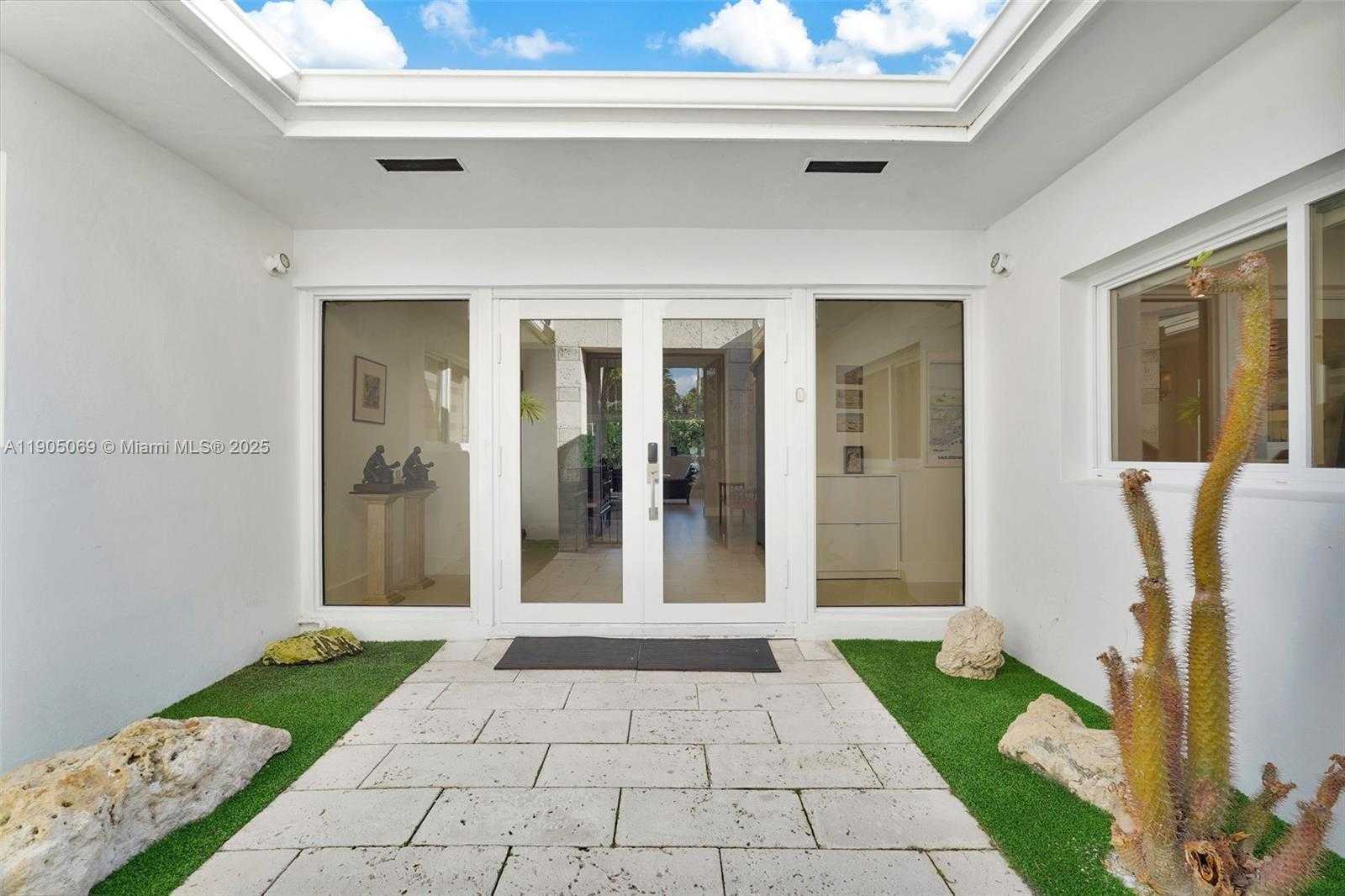 Small Image of 397 HARBOR CT, Key Biscayne Number 6