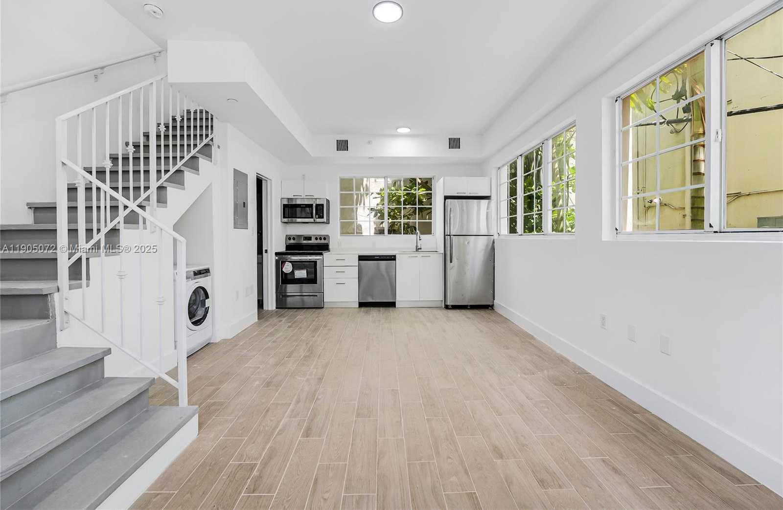 Small Image of 1519 PENNSYLVANIA AVE #9, Miami Beach Number 3