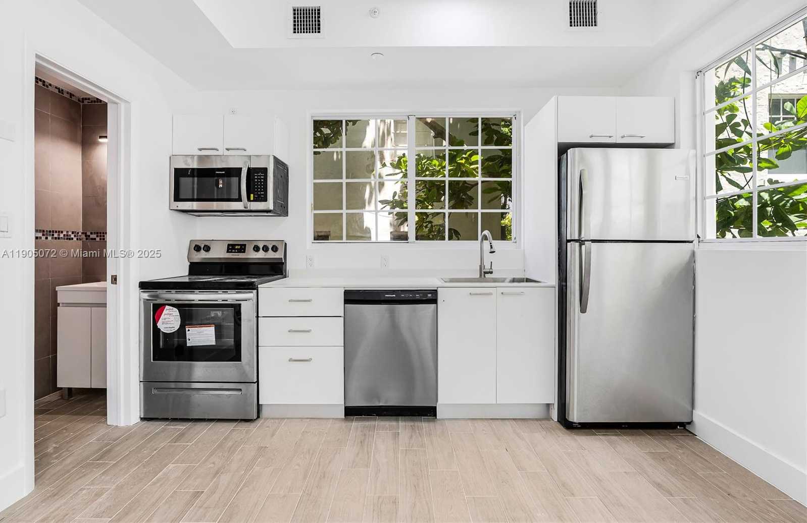 Small Image of 1519 PENNSYLVANIA AVE #9, Miami Beach Number 5