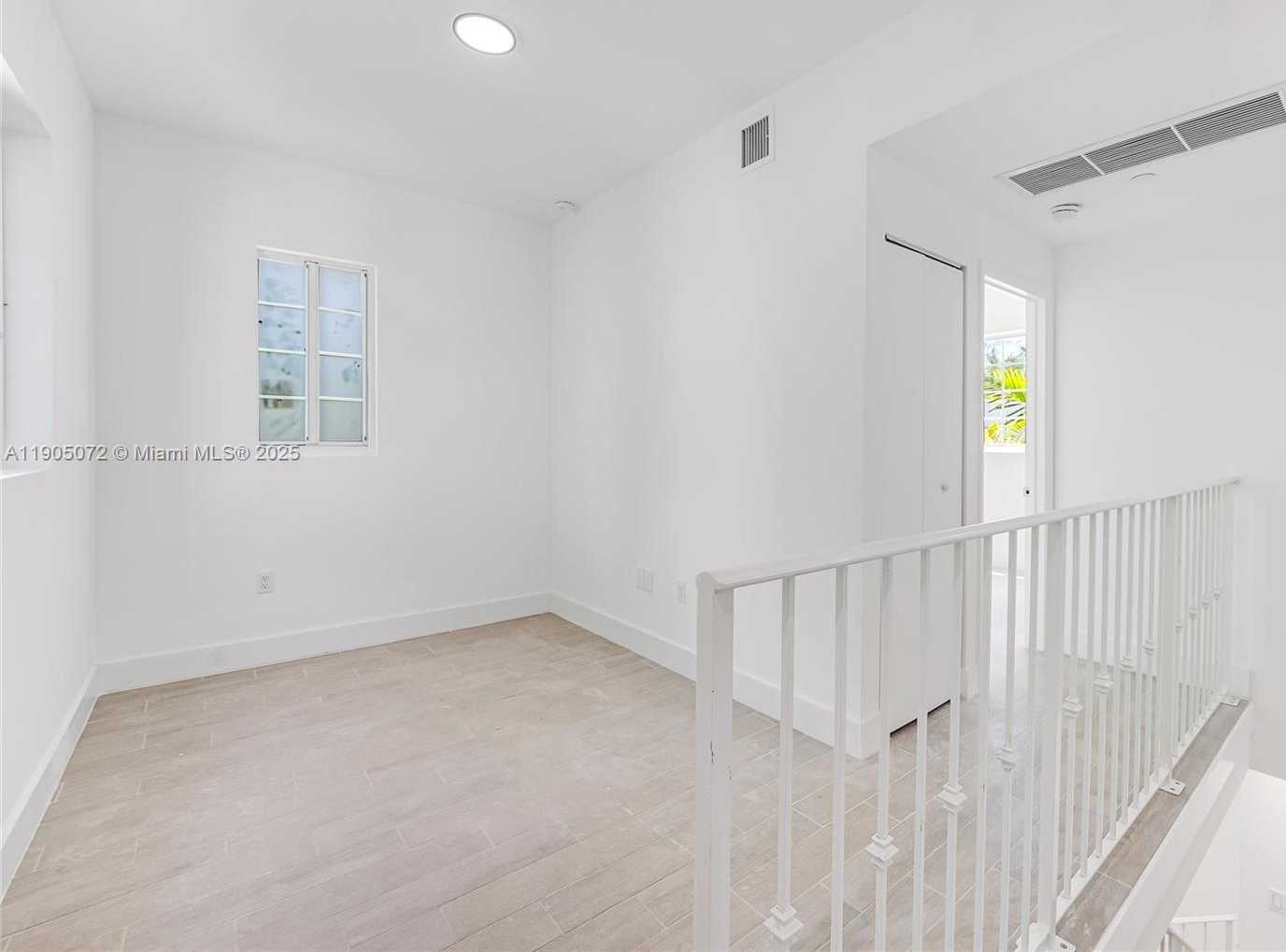 Small Image of 1519 PENNSYLVANIA AVE #9, Miami Beach Number 9