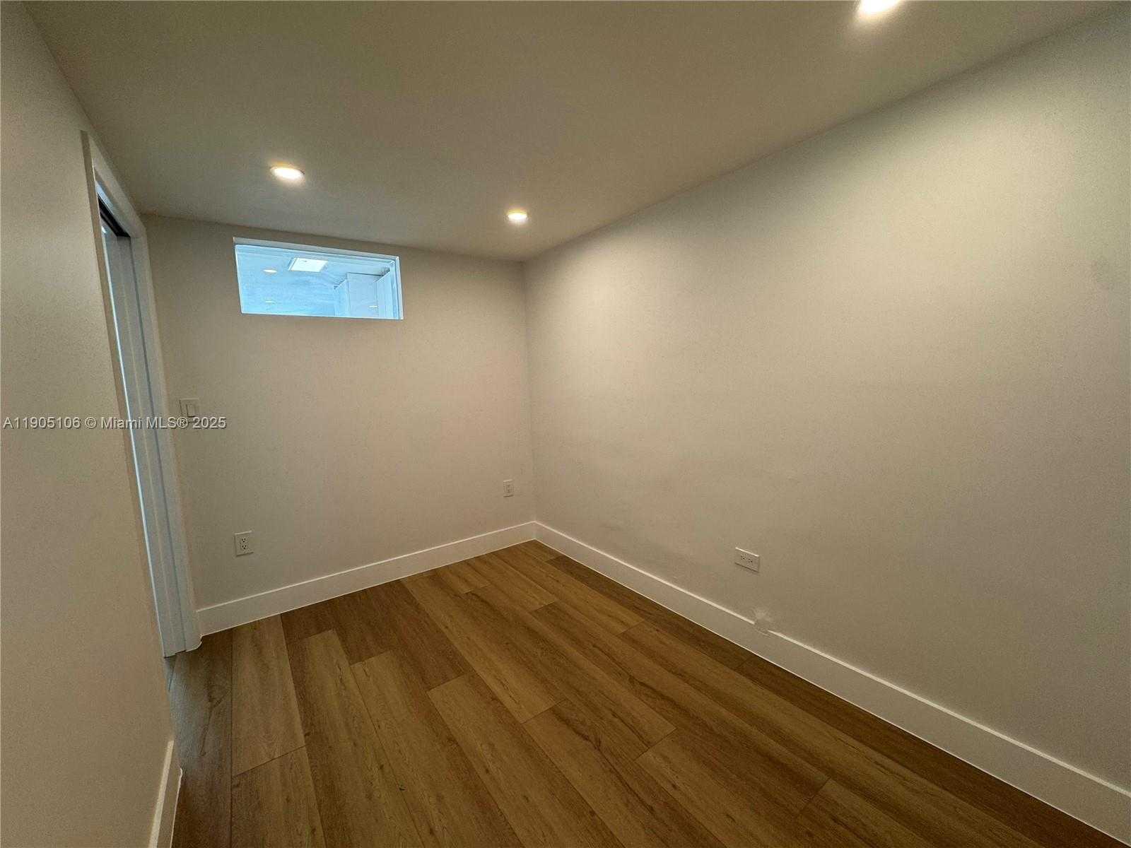 Small Image of 825 BRICKELL BAY DR #1549, Miami Number 11