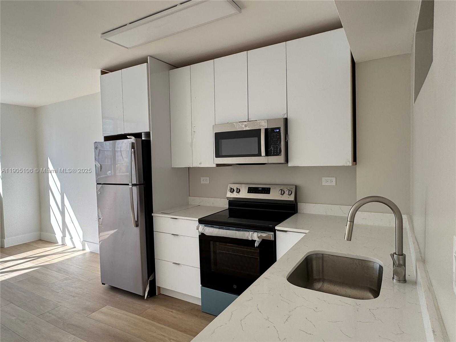 Small Image of 825 BRICKELL BAY DR #1549, Miami Number 2
