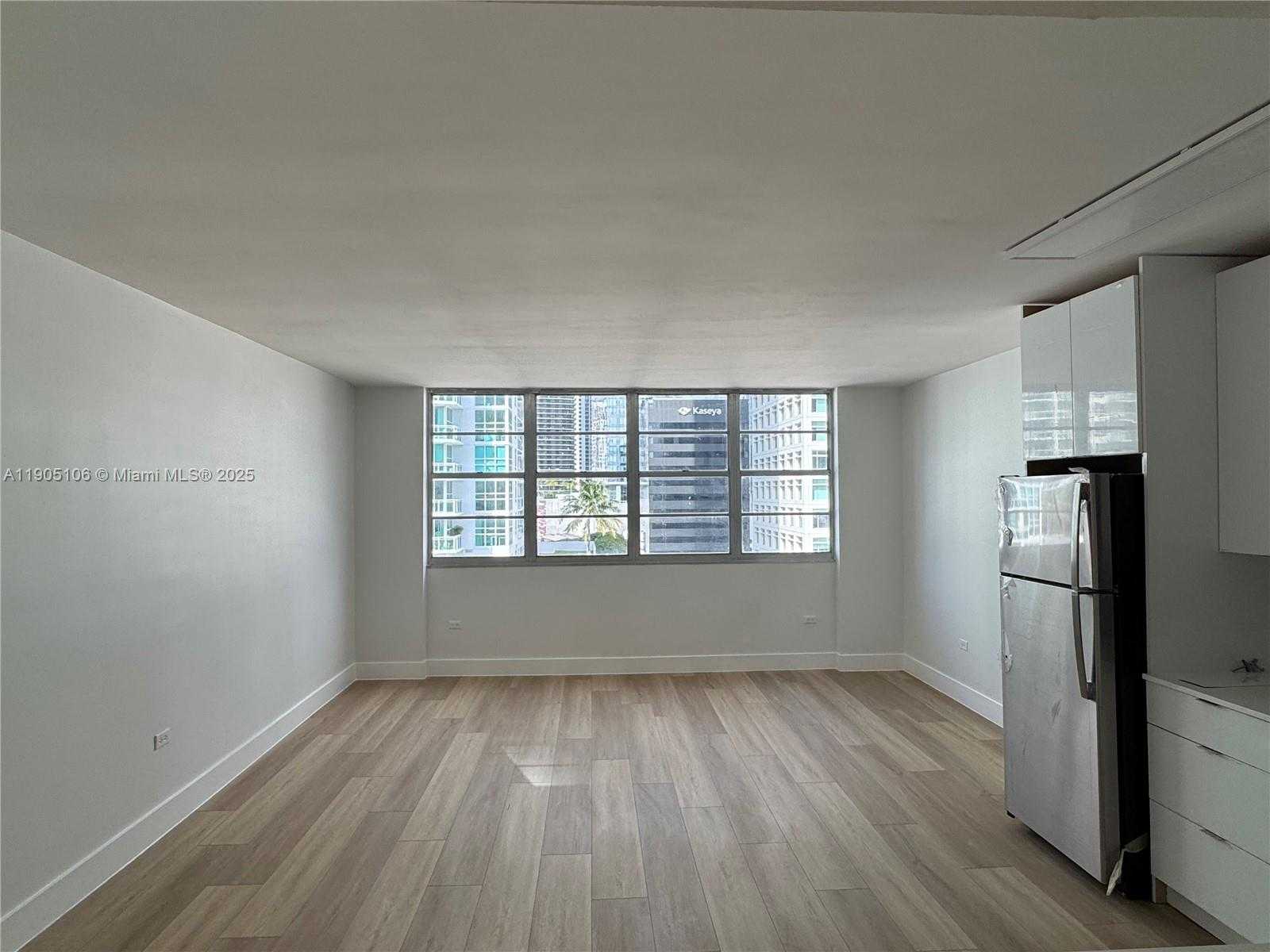 Small Image of 825 BRICKELL BAY DR #1549, Miami Number 3