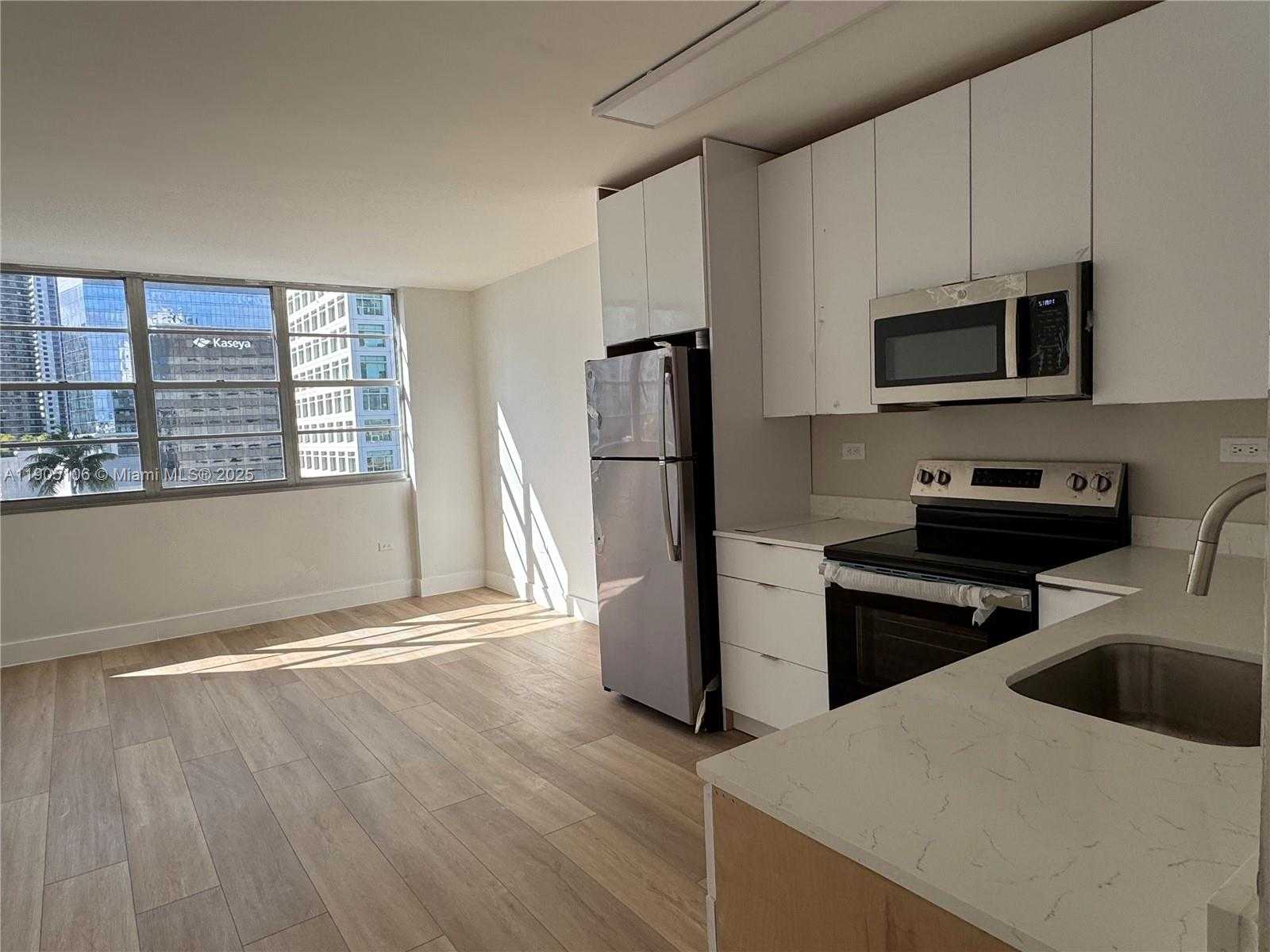 Small Image of 825 BRICKELL BAY DR #1549, Miami Number 4