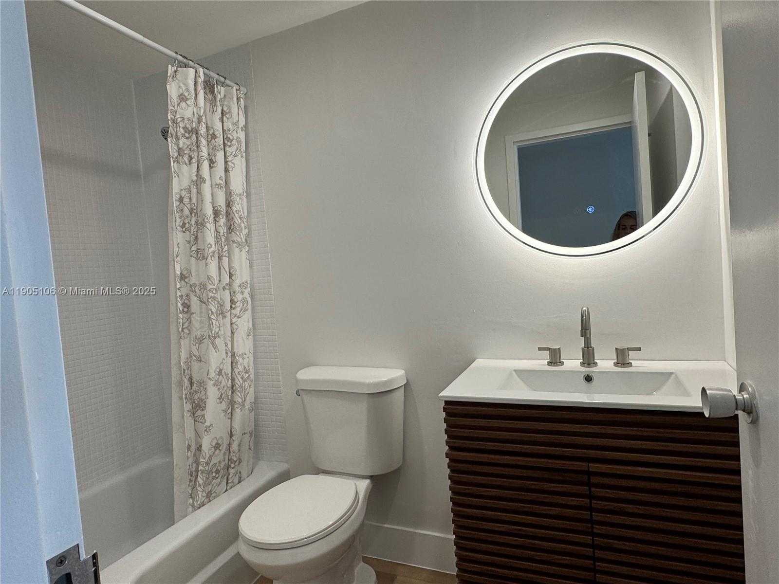 Small Image of 825 BRICKELL BAY DR #1549, Miami Number 7