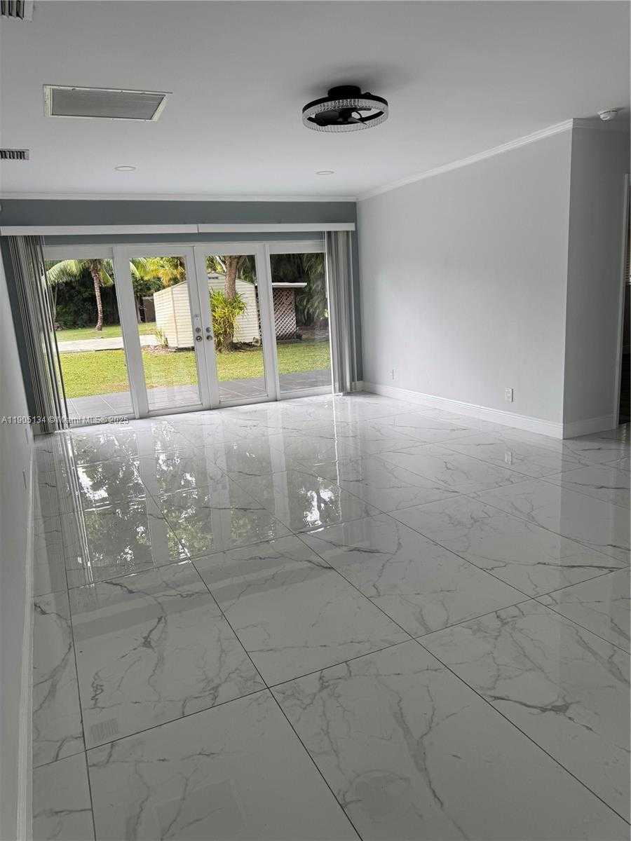 Small Image of 11811 NORTH WEST 5TH CT #11811, Plantation Number 17