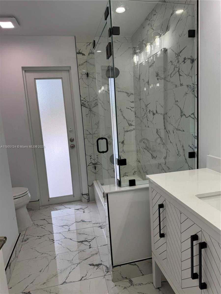 Small Image of 11811 NORTH WEST 5TH CT #11811, Plantation Number 19