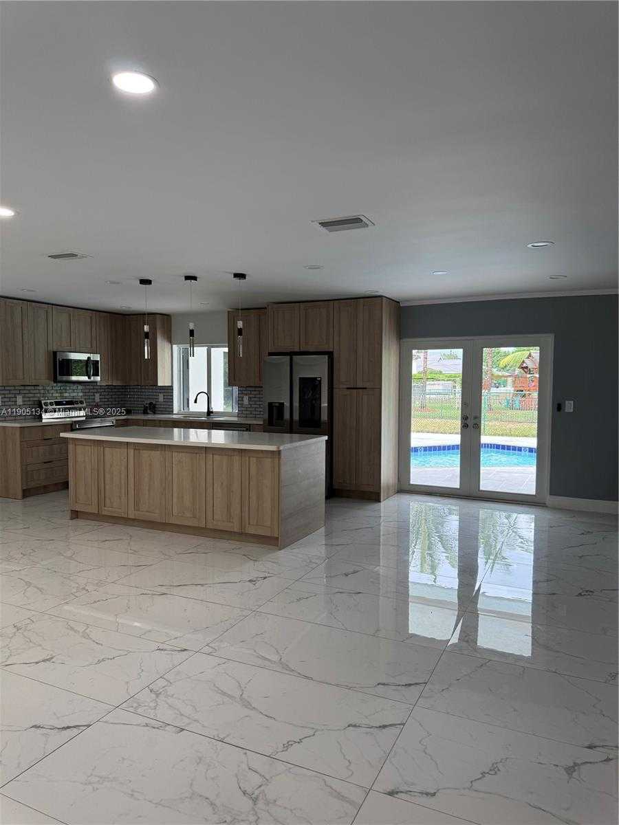 Small Image of 11811 NORTH WEST 5TH CT #11811, Plantation Number 6