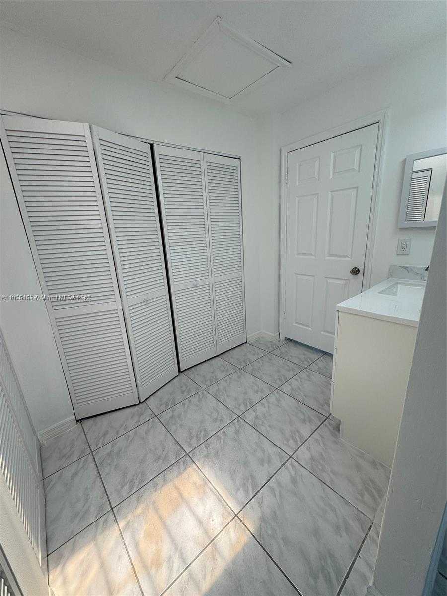 Small Image of 11434 SOUTH WEST 185TH ST, Miami Number 10